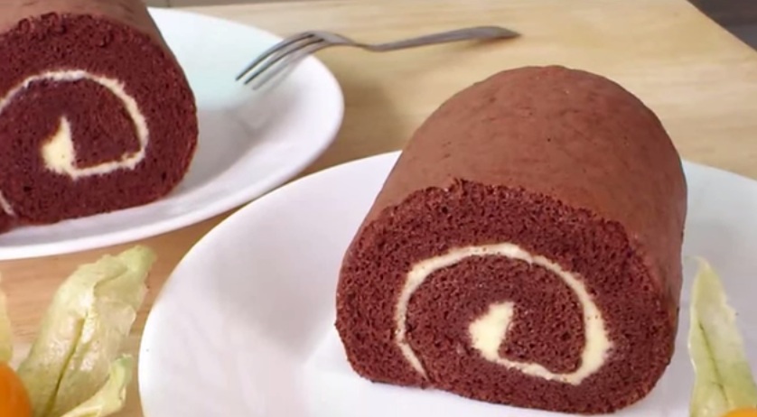 cách làm bánh bông lan chocolate cuộn kem tươi