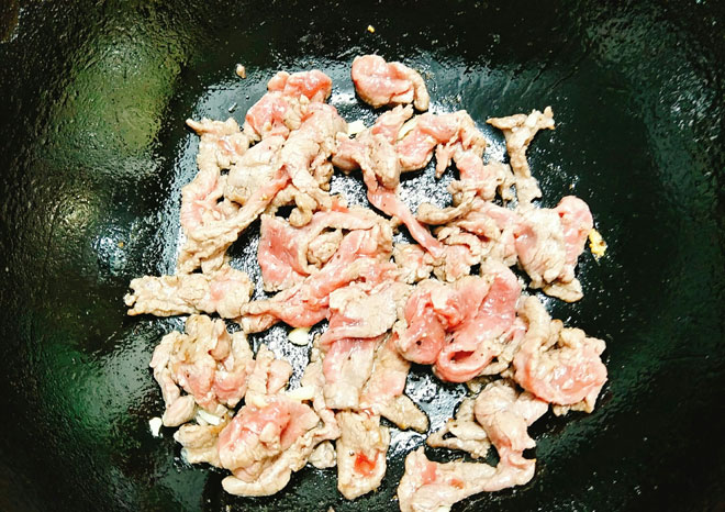 cách làm thịt bò xào tỏi cần tây ngon