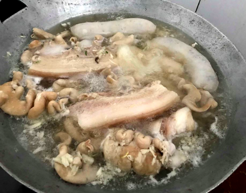 Cách làm món ruột heo khìa nước dừa xiêm