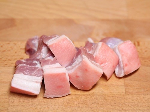 Cách làm món thịt lợn hầm thuốc bắc